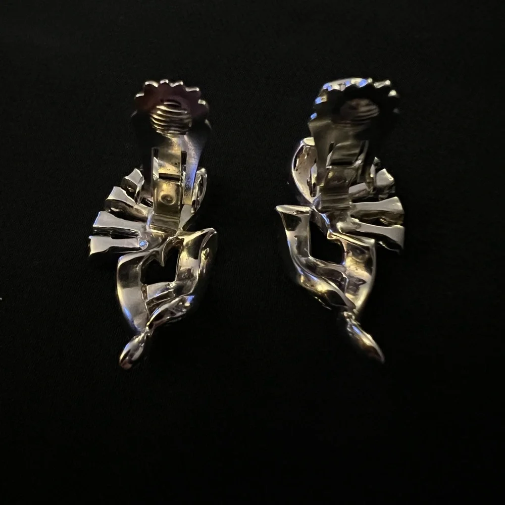 Vintage Kramer of NY Silver tone and Rhinestone Clip On Earrings - Picture 3 of 4